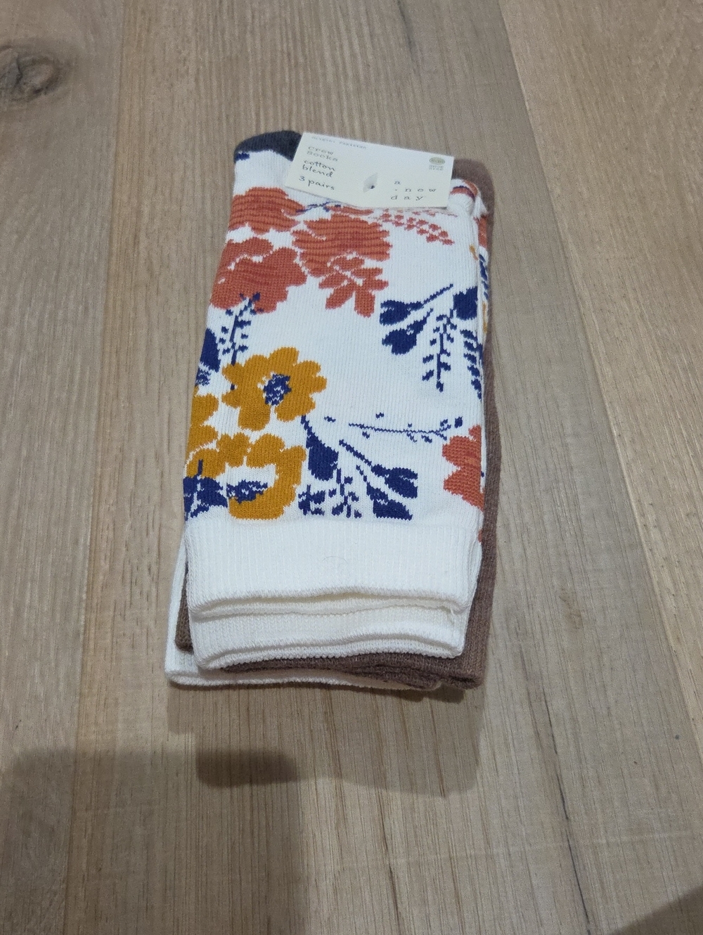 a new day Women's Floral Crew Socks -NWT- White with Mustard, Navy & Rust